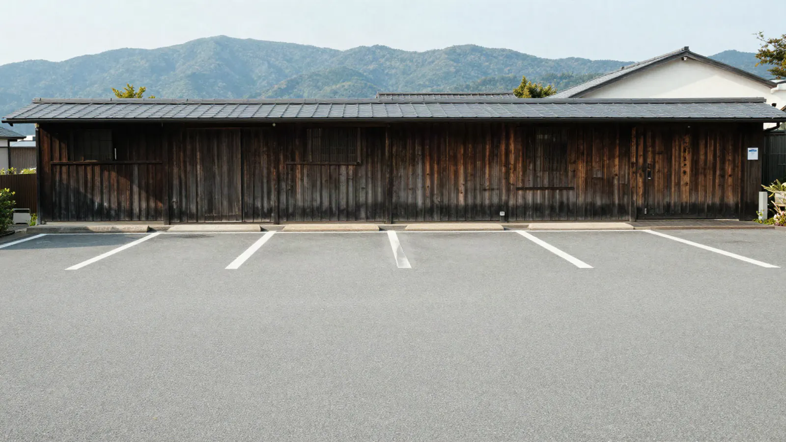 店舗前の駐車場